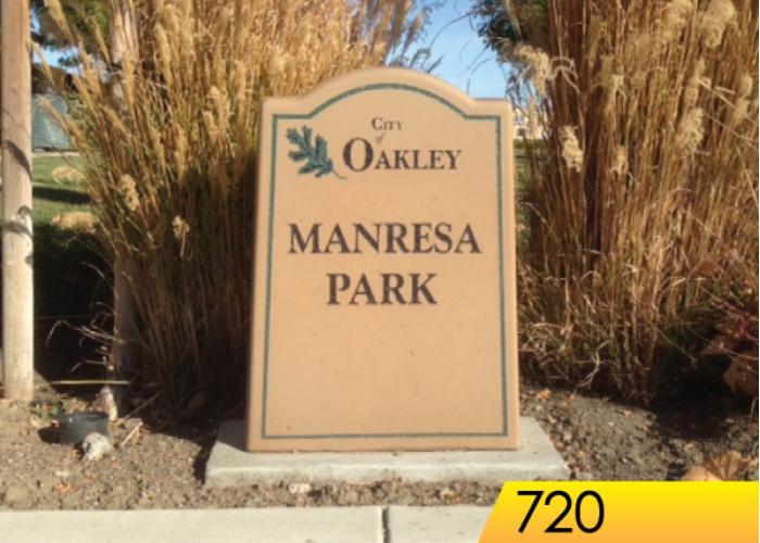 720 - Small Trail Sign w/Crown Top