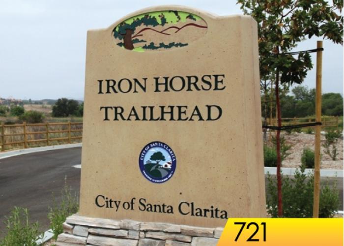 721 - Large Trail Sign w/Crown Top
