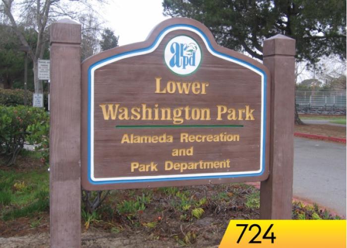 724 - Woodgrain Faced Sign w/Posts
