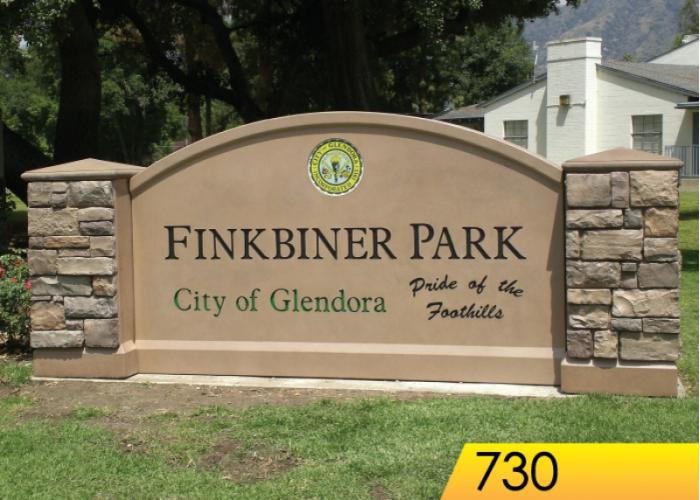 730 - 9' Round Top Sign w/Columns