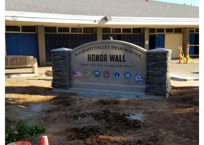 730 - 9' Round Top Sign w/Columns