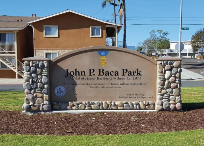 730 - 9' Round Top Sign w/Columns