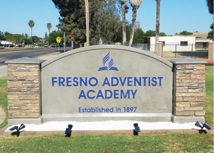 730 - 9' Round Top Sign w/Columns