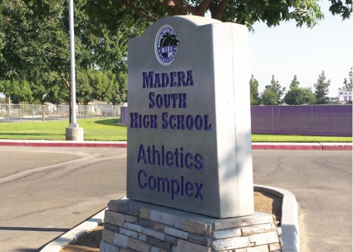 721 - Large Trail Sign w/Crown Top