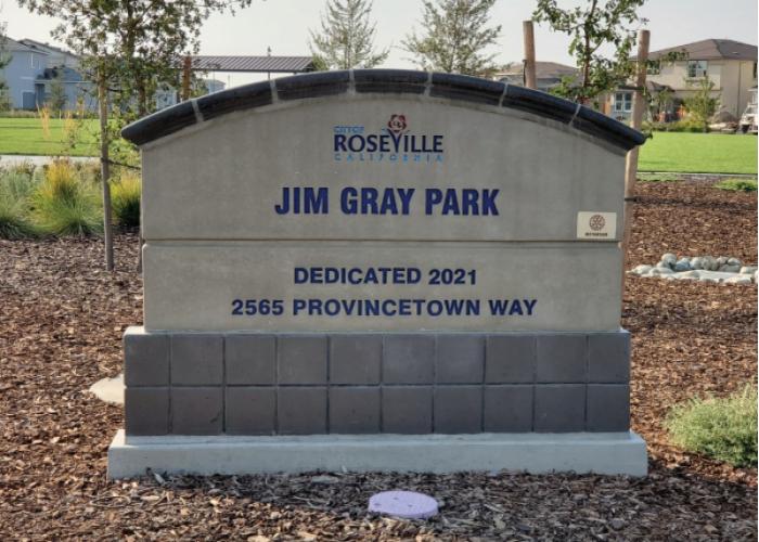 732 - Sign with Base and Caps