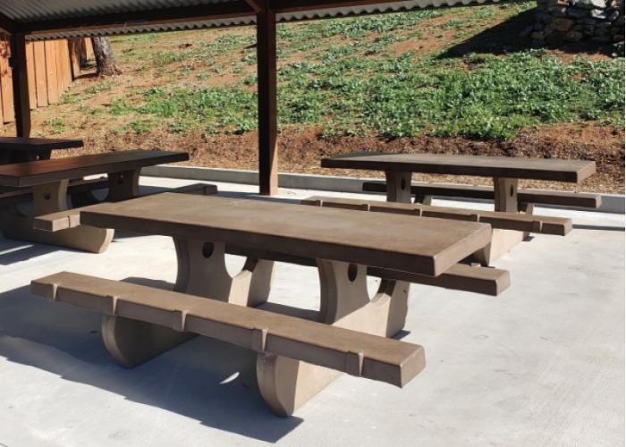 92" Picnic tables w/round legs