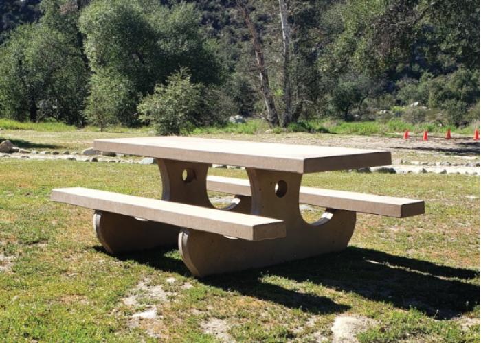 Round concrete deals picnic table