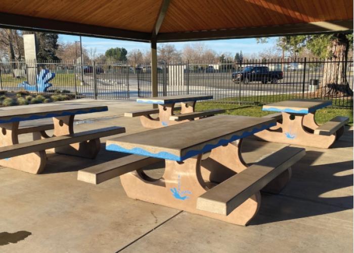 92" Picnic tables w/round legs